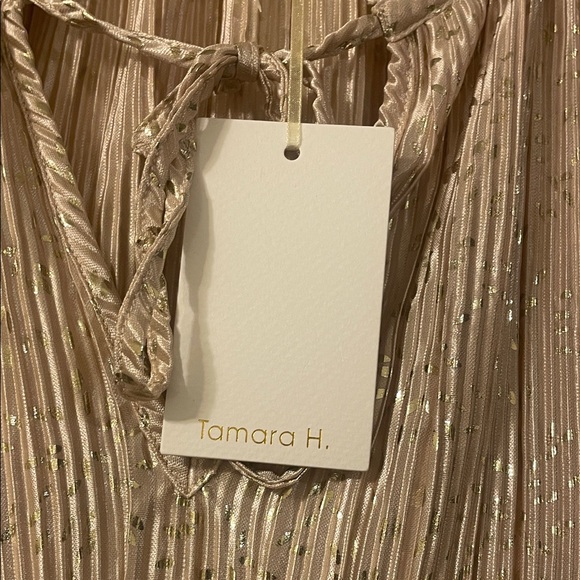 New with tags Shimmering Gold Blouse with Keyhole Neckline - Picture 3 of 7